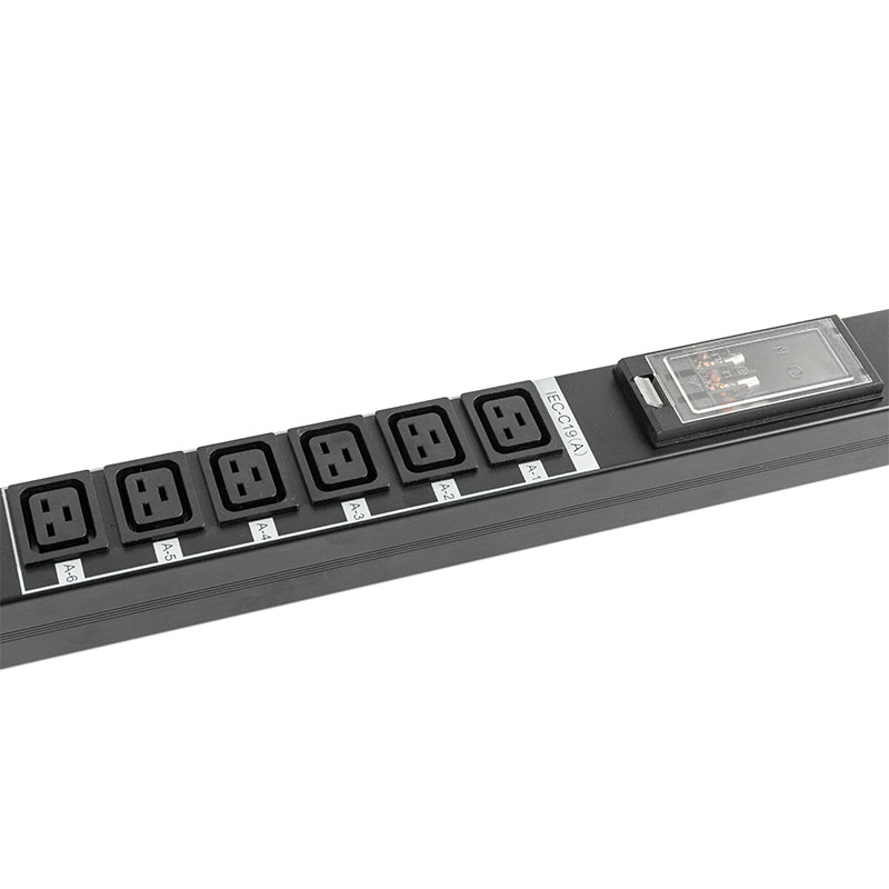 20-Outlet C13 C19 مستشعر TCP/IP عمودي صديق للبيئة Smart Rack Pdu